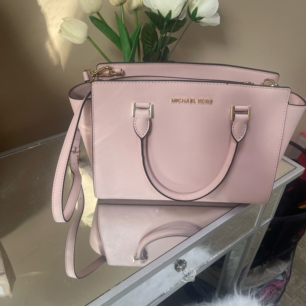 BRAND NEW Michael Kors selma satchel, size medium. Color blossom